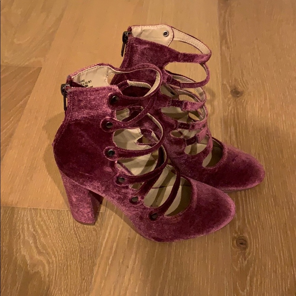 JustFab mauve velvet heels